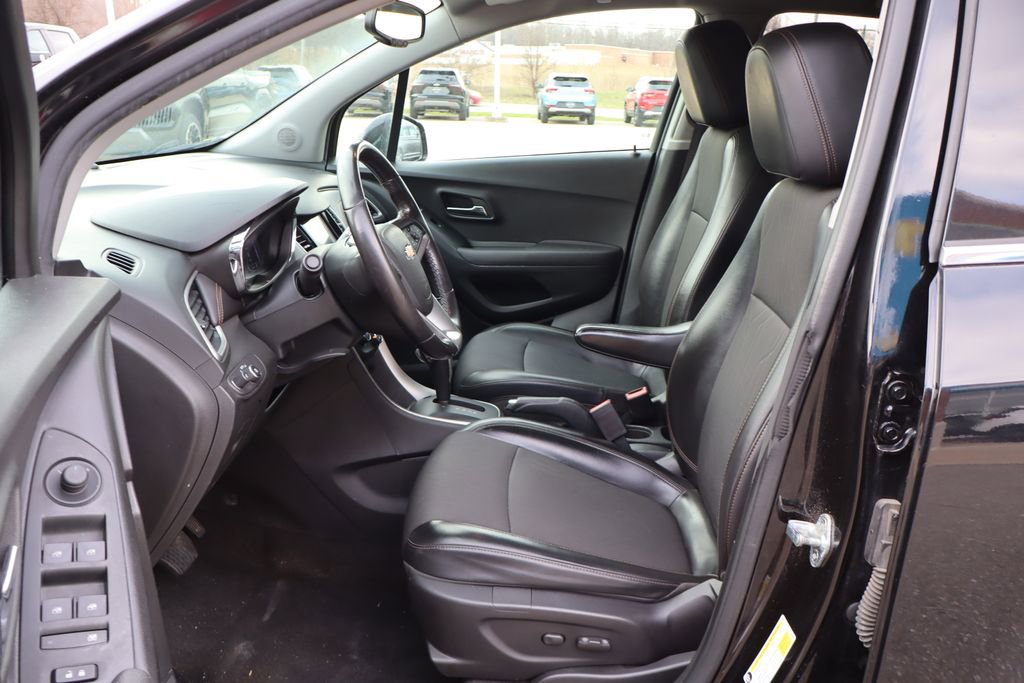 Used 2019 Chevrolet Trax LT w/ LT Convenience Package image 8