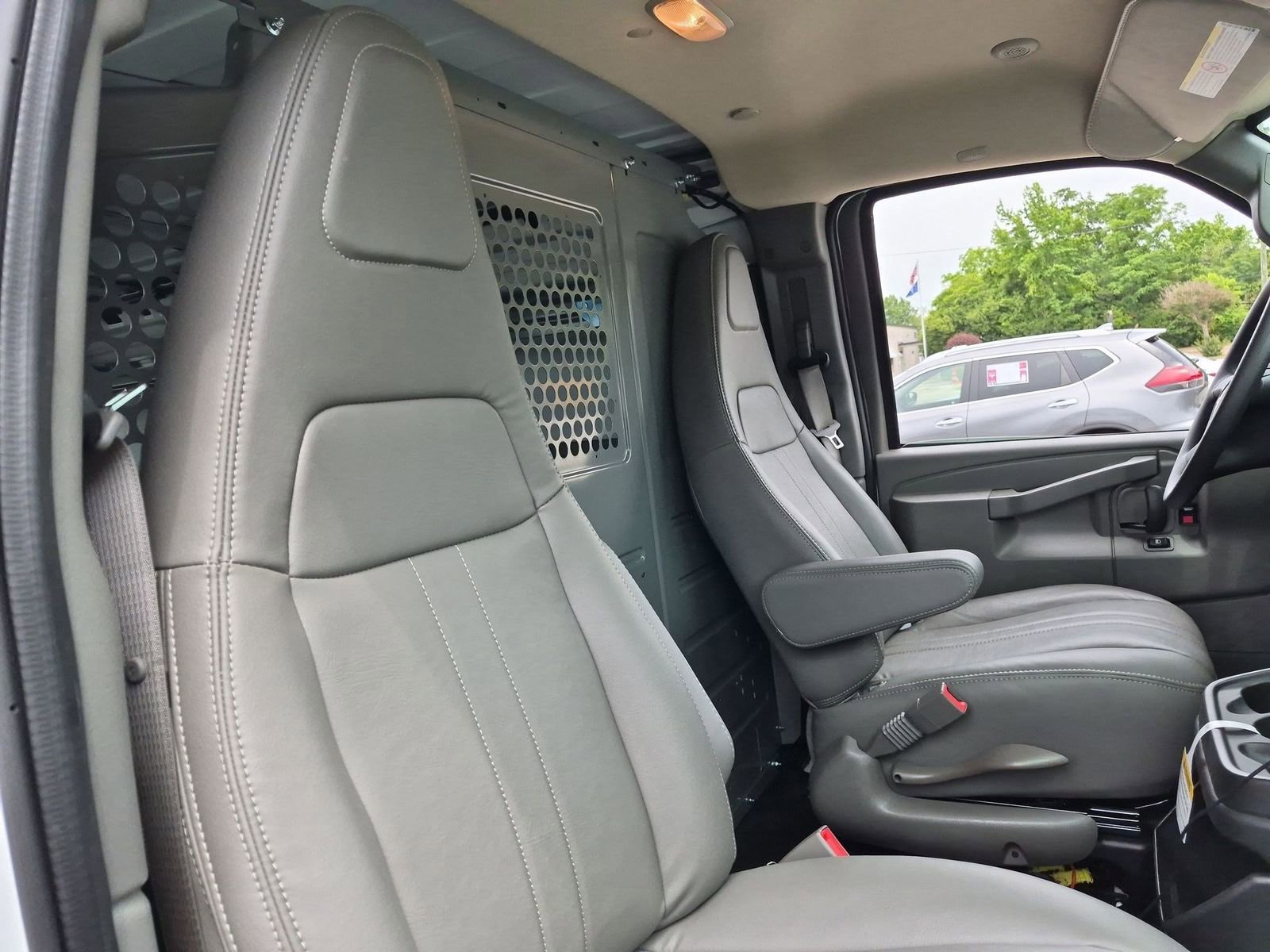 New 2026 GMC Savana 2500 w/ Enhanced Convenience Package RWD image 33