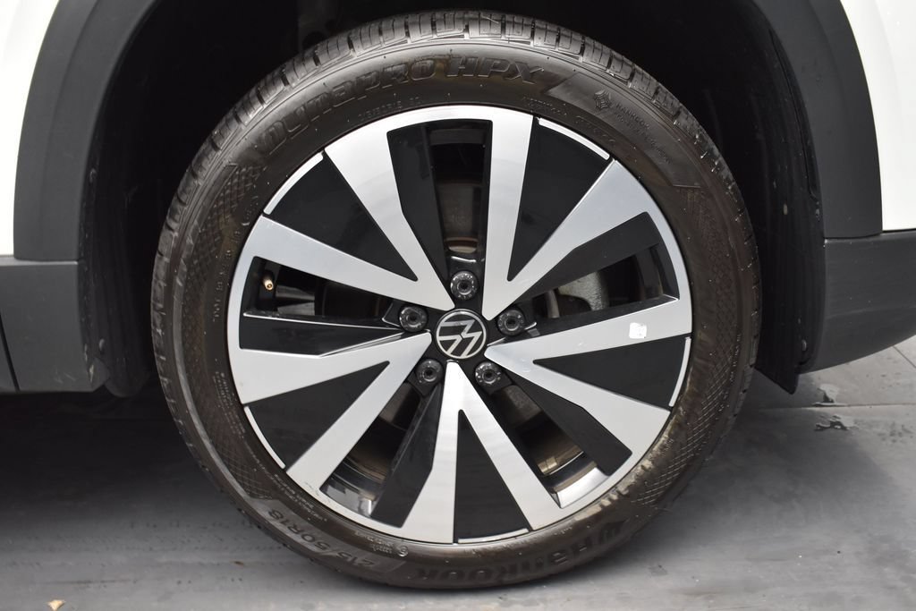 Used 2024 Volkswagen Taos SE FWD image 15