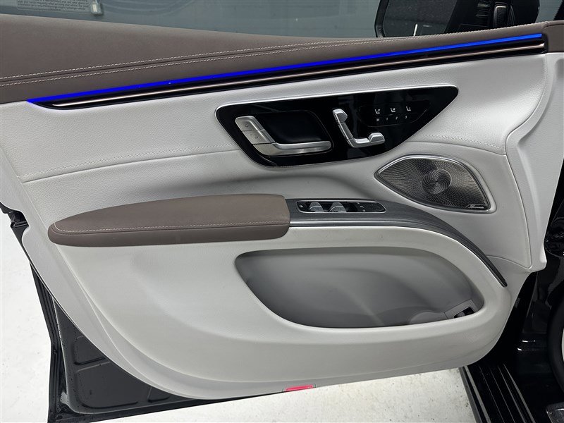 Used 2023 Mercedes-Benz EQS 580 4MATIC SUV image 19