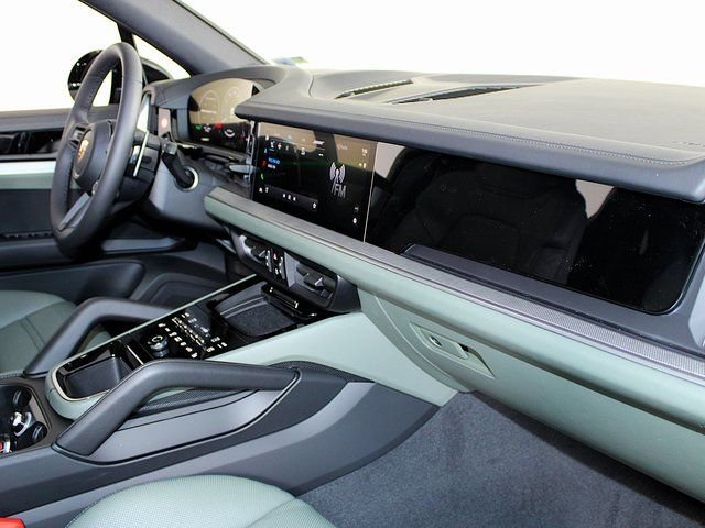 New 2025 Porsche Cayenne S AWD/4WD image 26