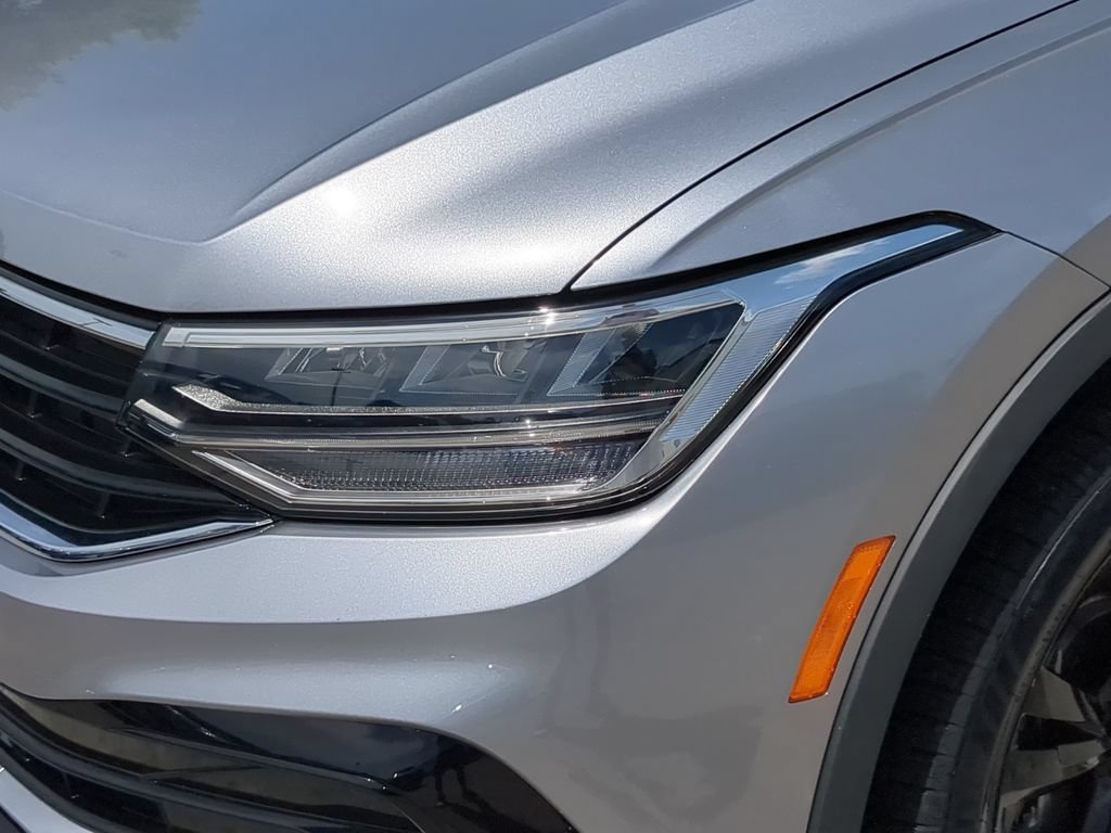 Certified 2023 Volkswagen Tiguan SE R-Line FWD image 7