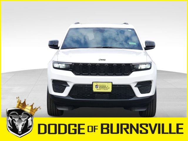 Used 2023 Jeep Grand Cherokee Altitude image 2