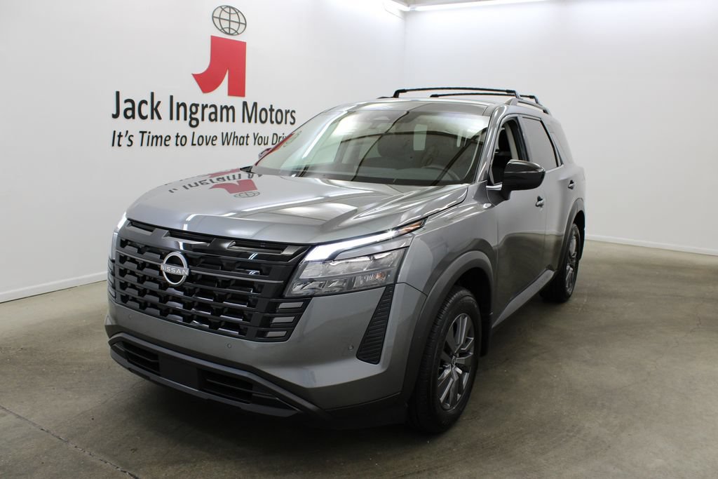 Used 2026 Nissan Pathfinder SV FWD image 2