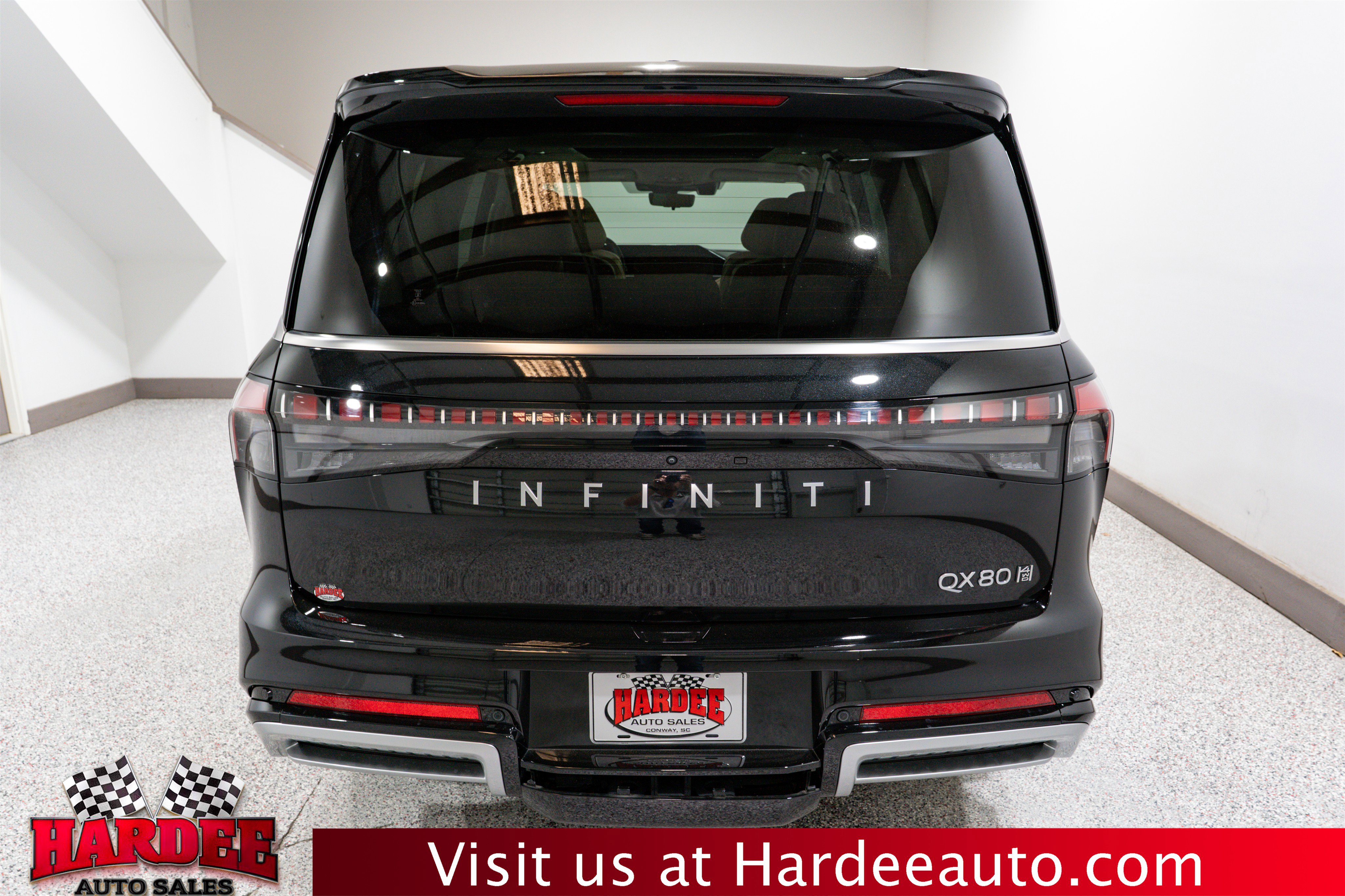 Used 2025 INFINITI QX80 Sensory image 4