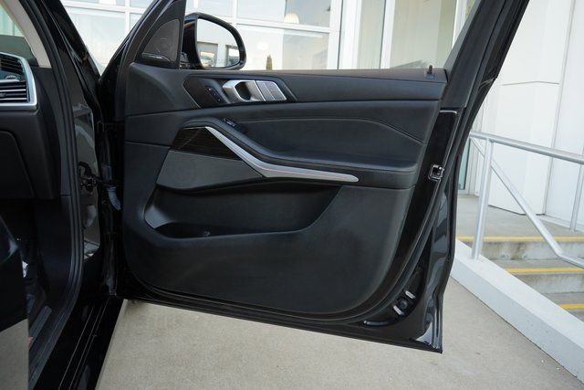 Used 2021 BMW X7 xDrive40i w/ Premium Package image 15