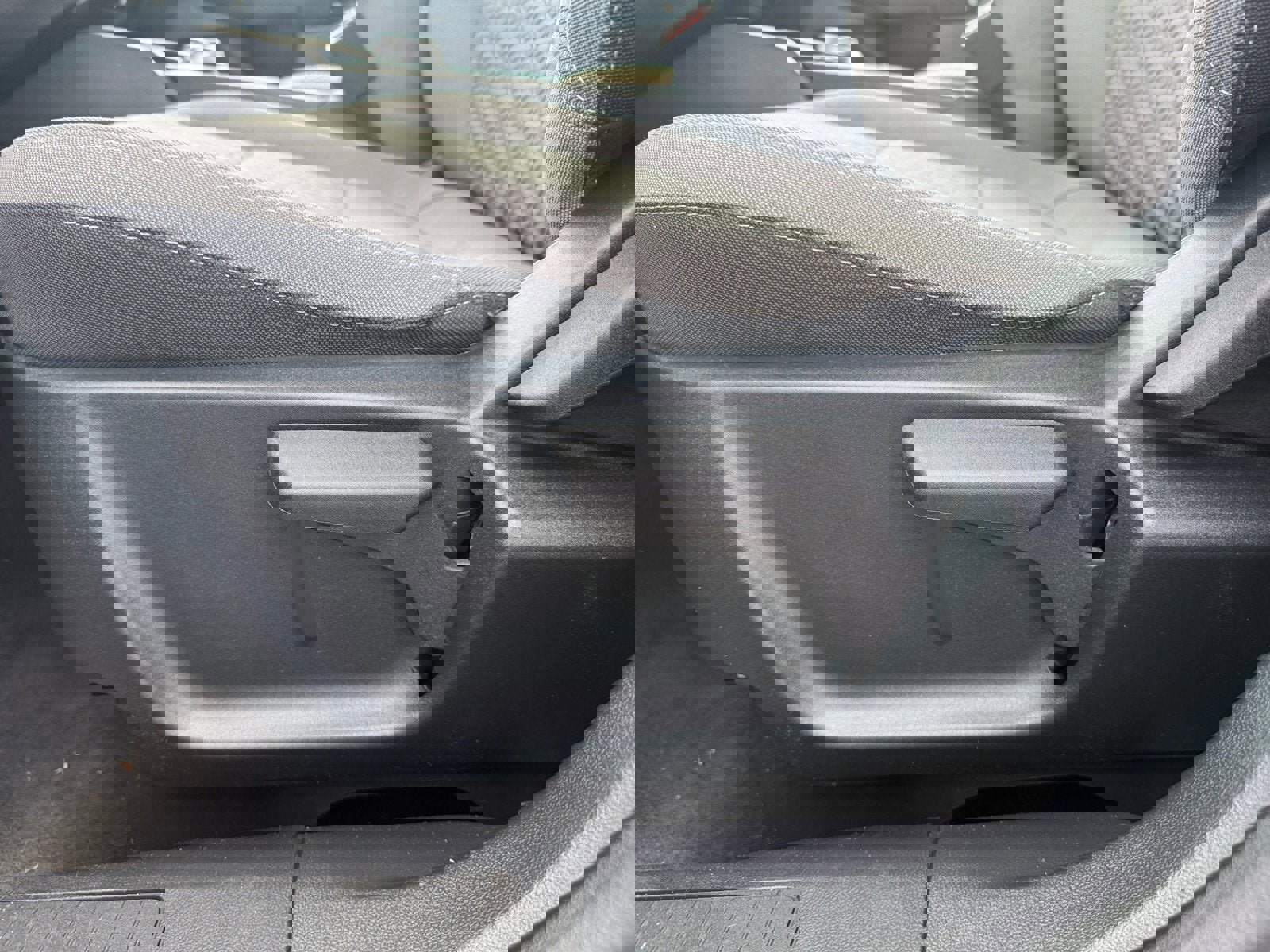 Certified 2022 Ford Escape SE w/ Cold Weather Package image 12