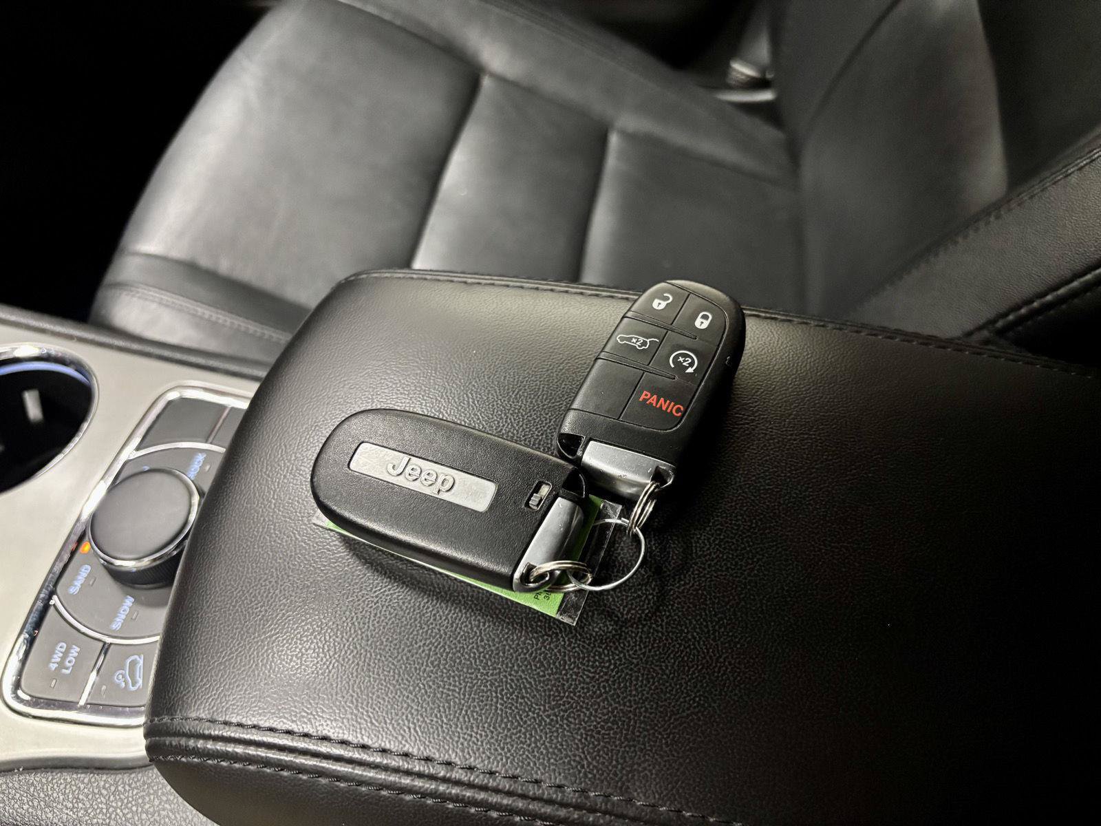 Used 2021 Jeep Grand Cherokee Limited AWD/4WD image 39