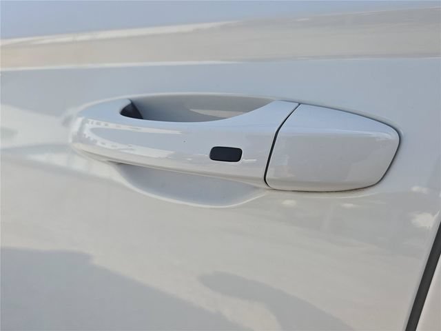 Used 2026 Volkswagen Taos SE FWD image 6