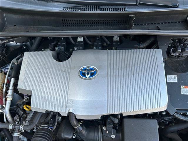 Used 2017 Toyota Prius Three w/ Carpet Mat Package FWD image 27