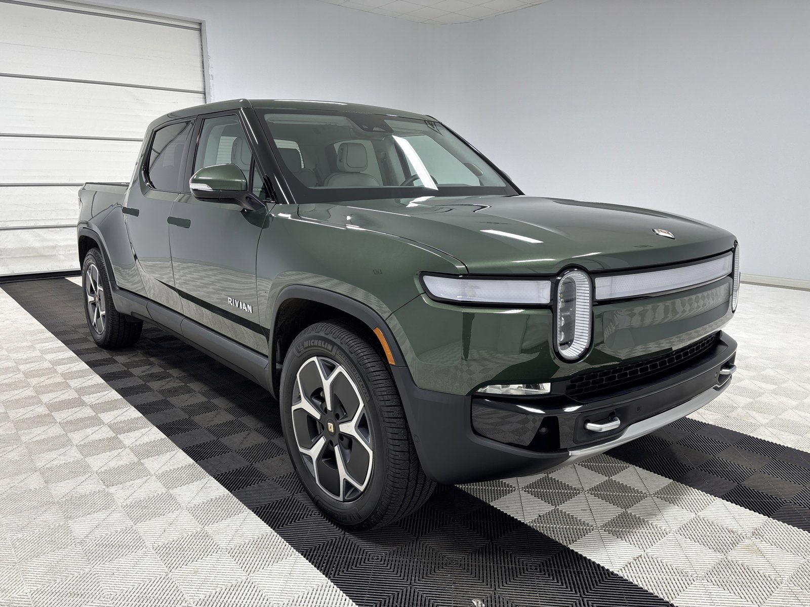Used 2024 Rivian R1T Adventure image 7
