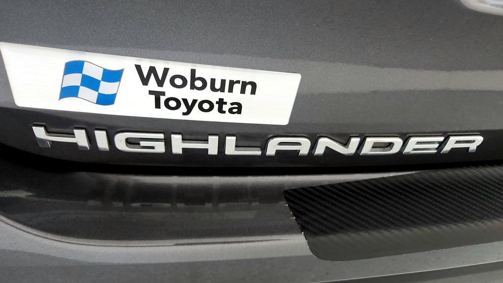 Used 2024 Toyota Highlander XLE AWD/4WD image 13
