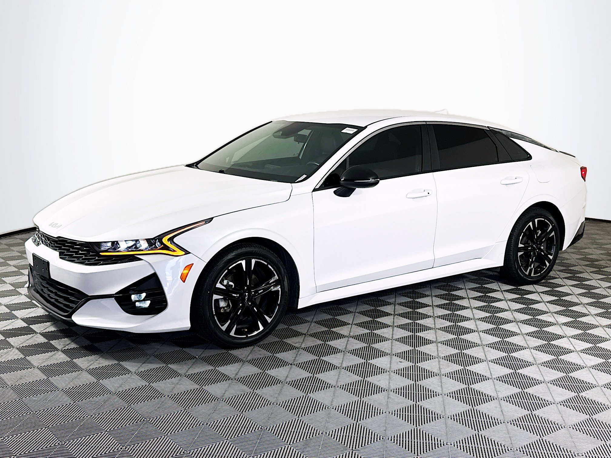 Used 2023 Kia K5 GT-Line w/ GT-Line Premium Package FWD image 4