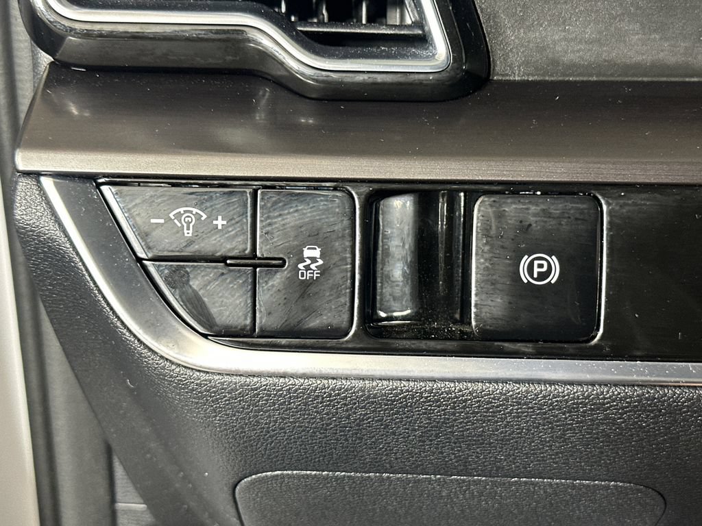Used 2025 Kia Sportage EX FWD image 31