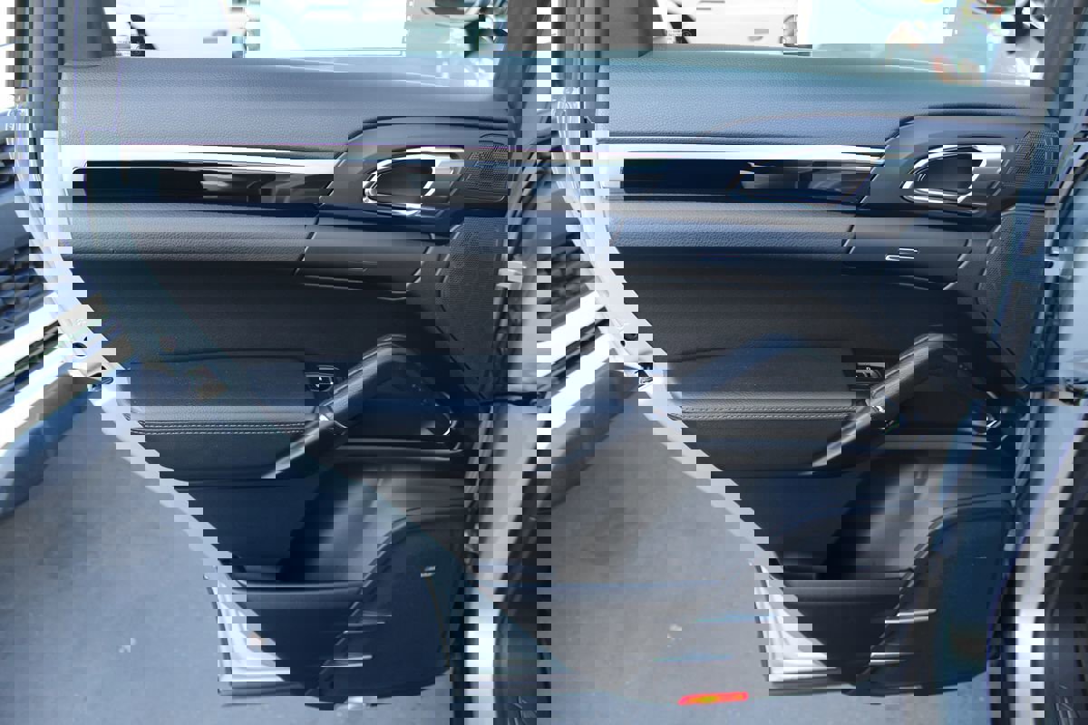 Used 2018 Porsche Cayenne Platinum Edition image 22