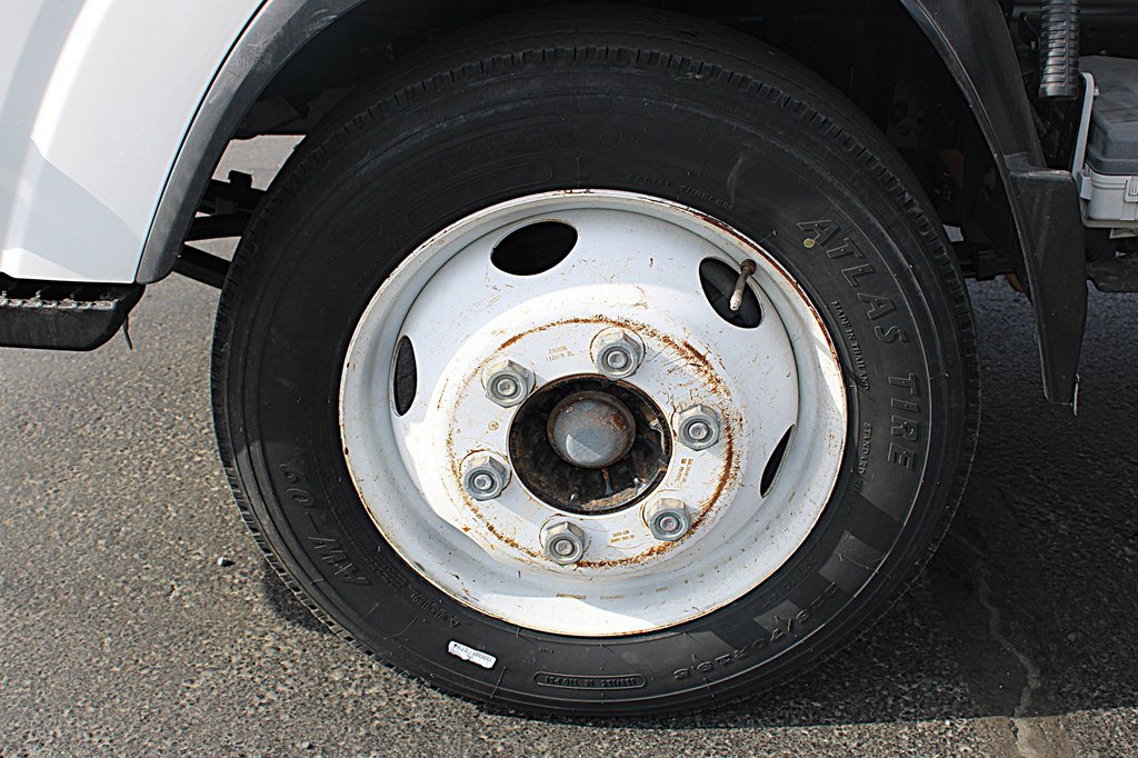 Used 2019 Isuzu NPR RWD image 22
