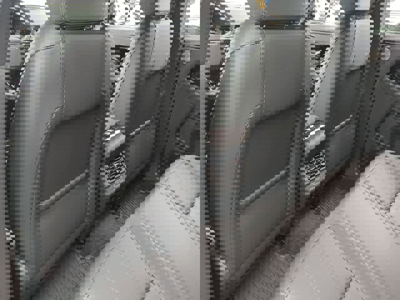 New 2026 Land Rover Range Rover Evoque Dynamic SE image 17