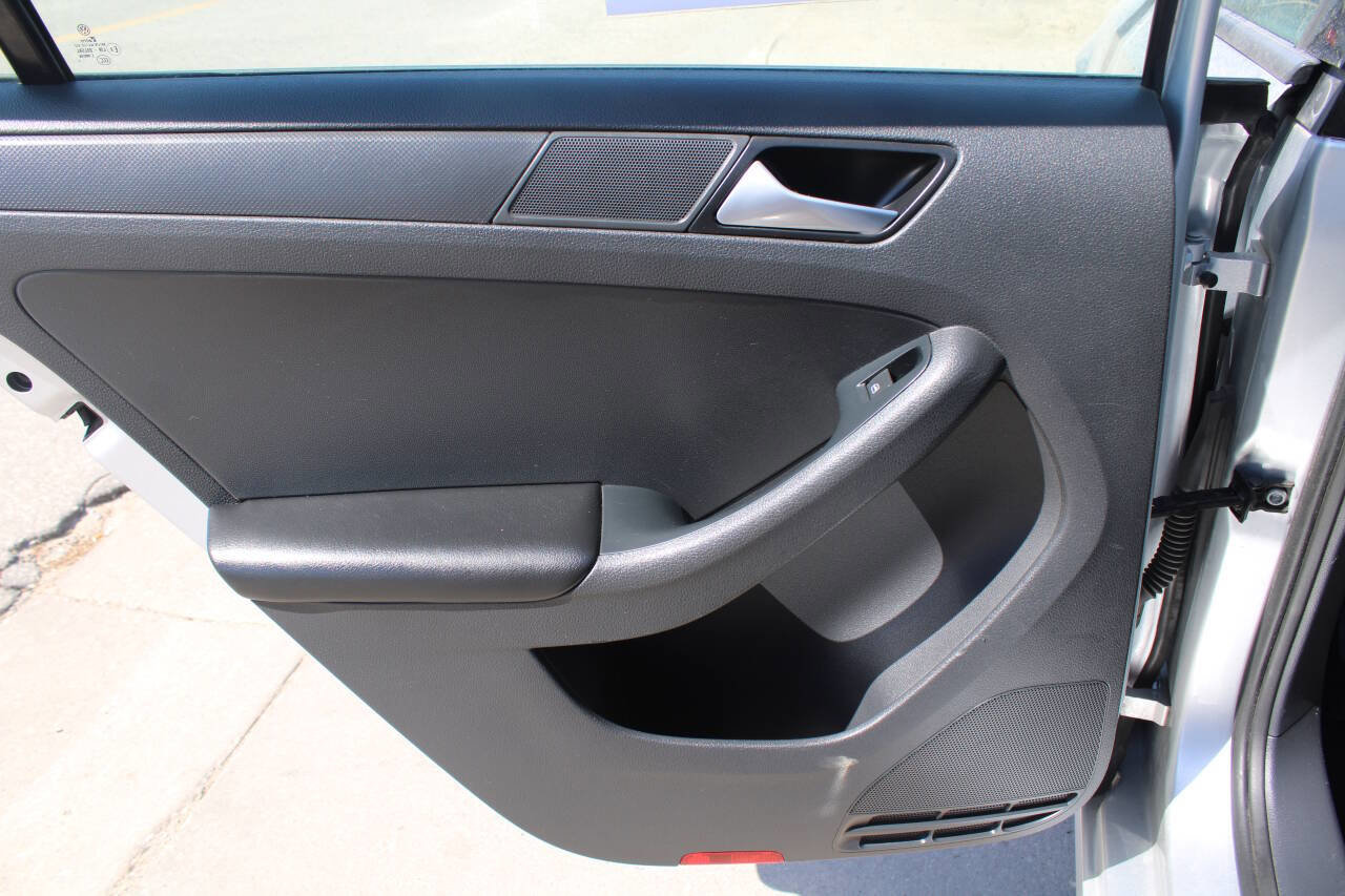 Used 2014 Volkswagen Jetta S image 9