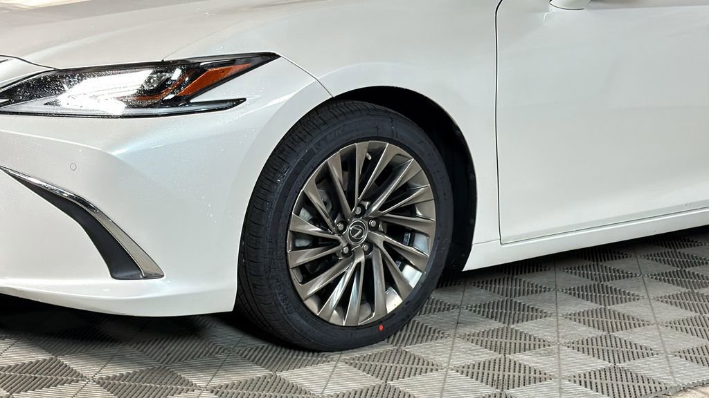 Used 2019 Lexus ES 350 Ultra Luxury w/ Accessory Package 2 image 4