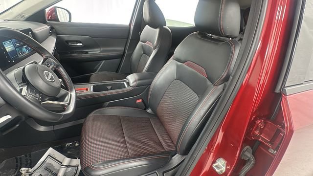 Certified 2025 Nissan Kicks SR image 10