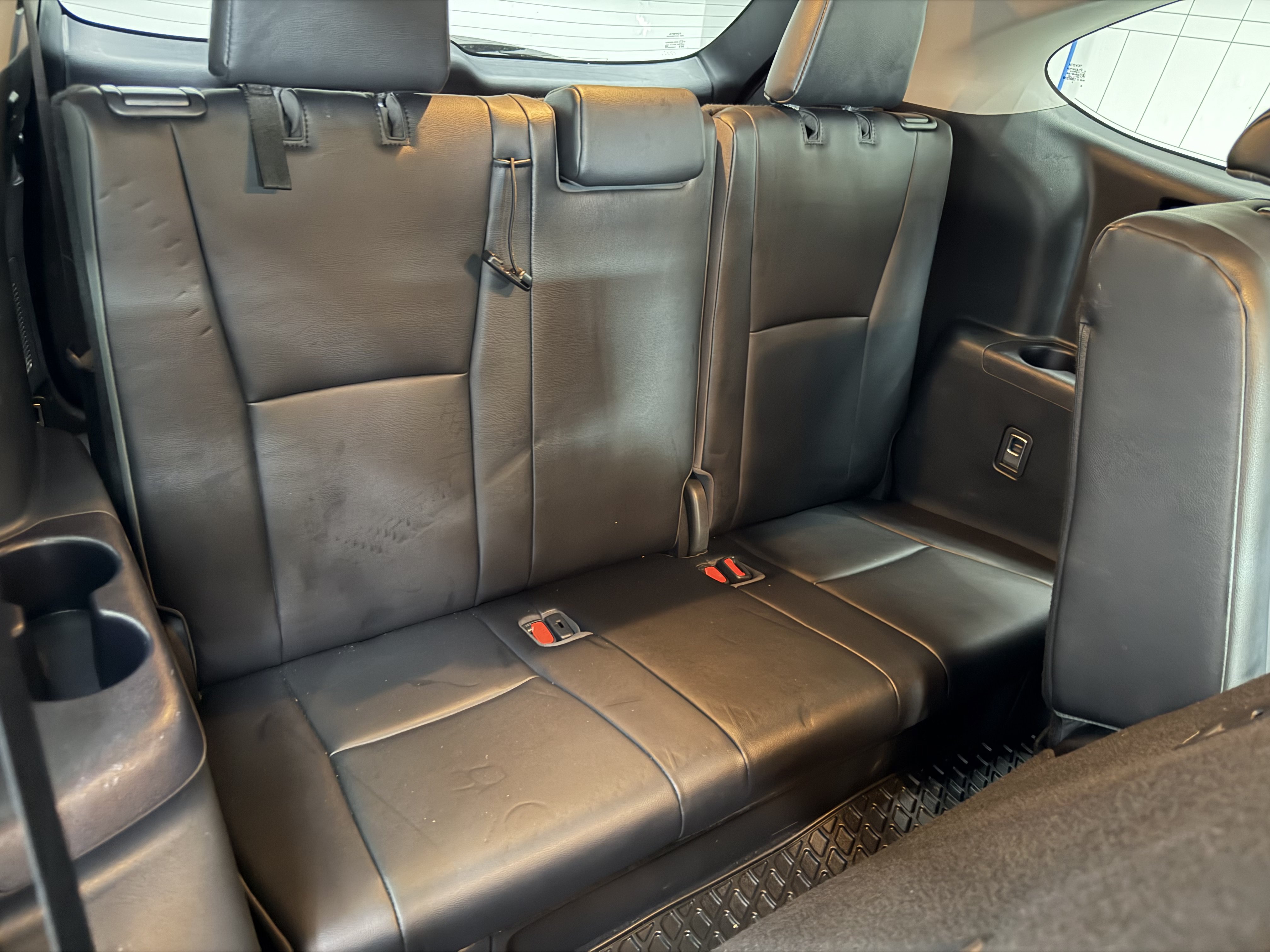 Used 2020 Toyota Highlander XLE AWD/4WD image 28