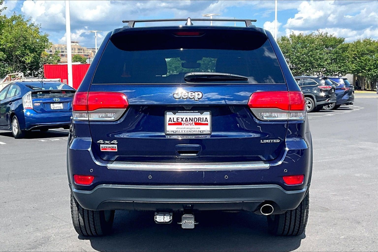 Used 2017 Jeep Grand Cherokee Limited AWD/4WD image 4