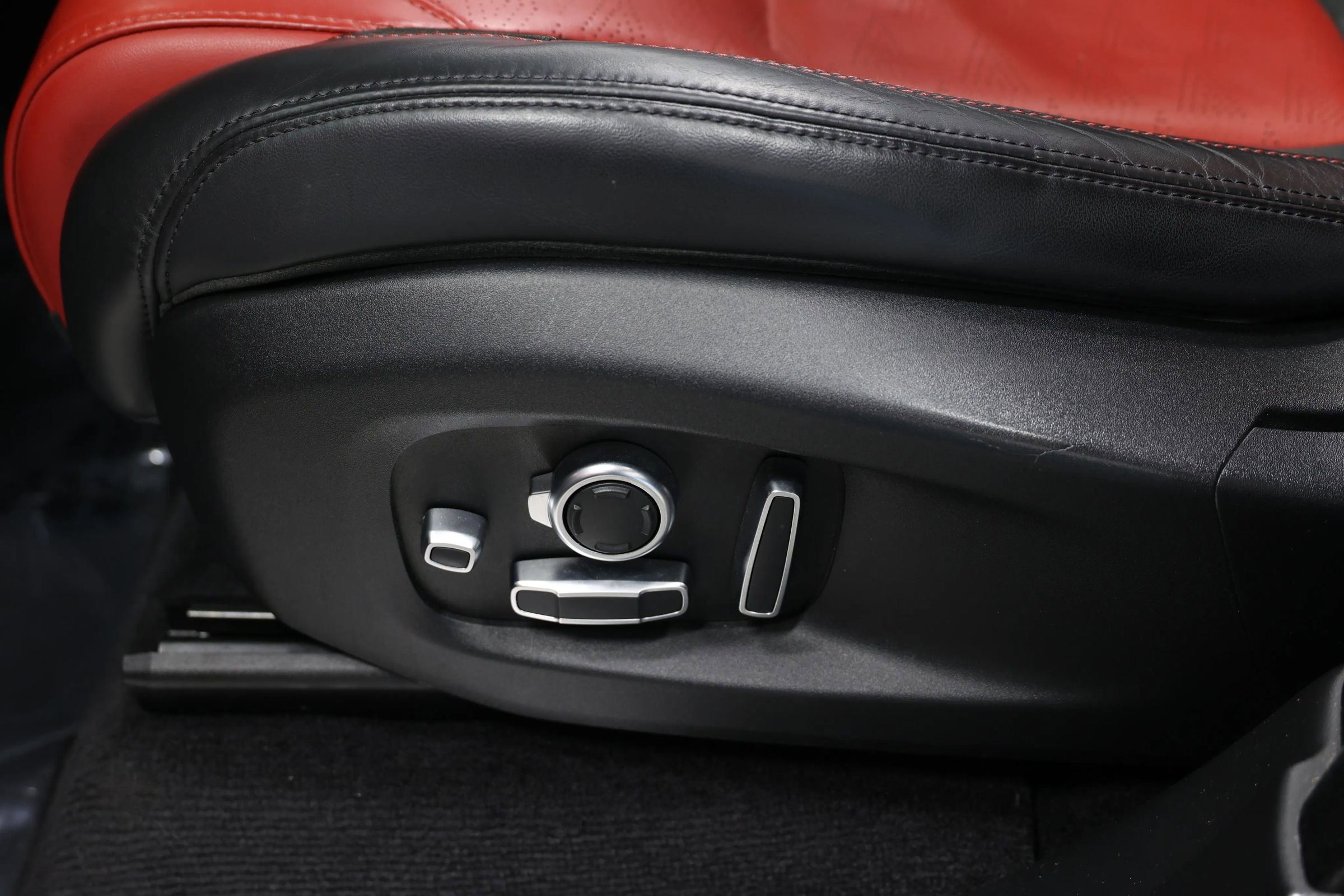 Used 2020 Land Rover Range Rover Sport SVR image 15