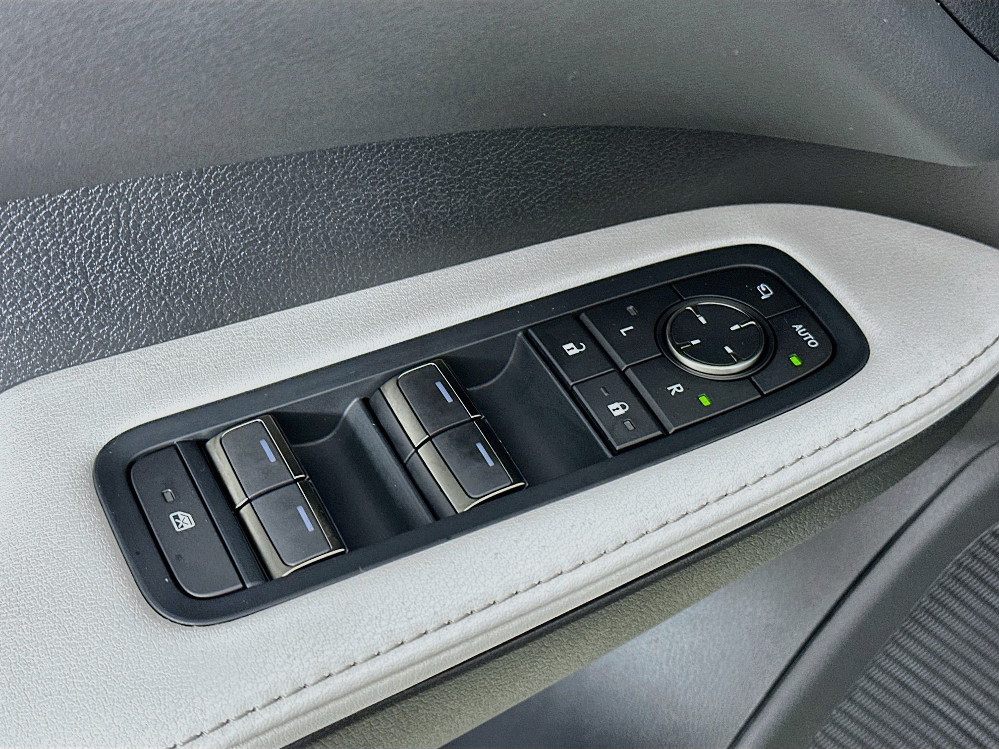 Used 2026 Lexus RX 350 Premium w/ Convenience Package FWD image 17