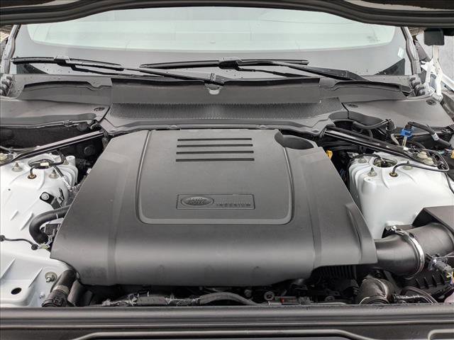 New 2025 Land Rover Discovery S image 18