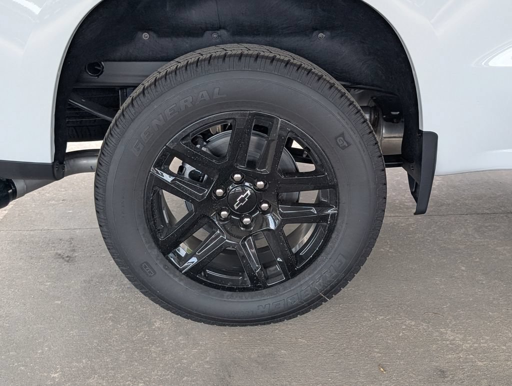 New 2026 Chevrolet Silverado 1500 Custom w/ LPO, Dark Essentials Package RWD image 3