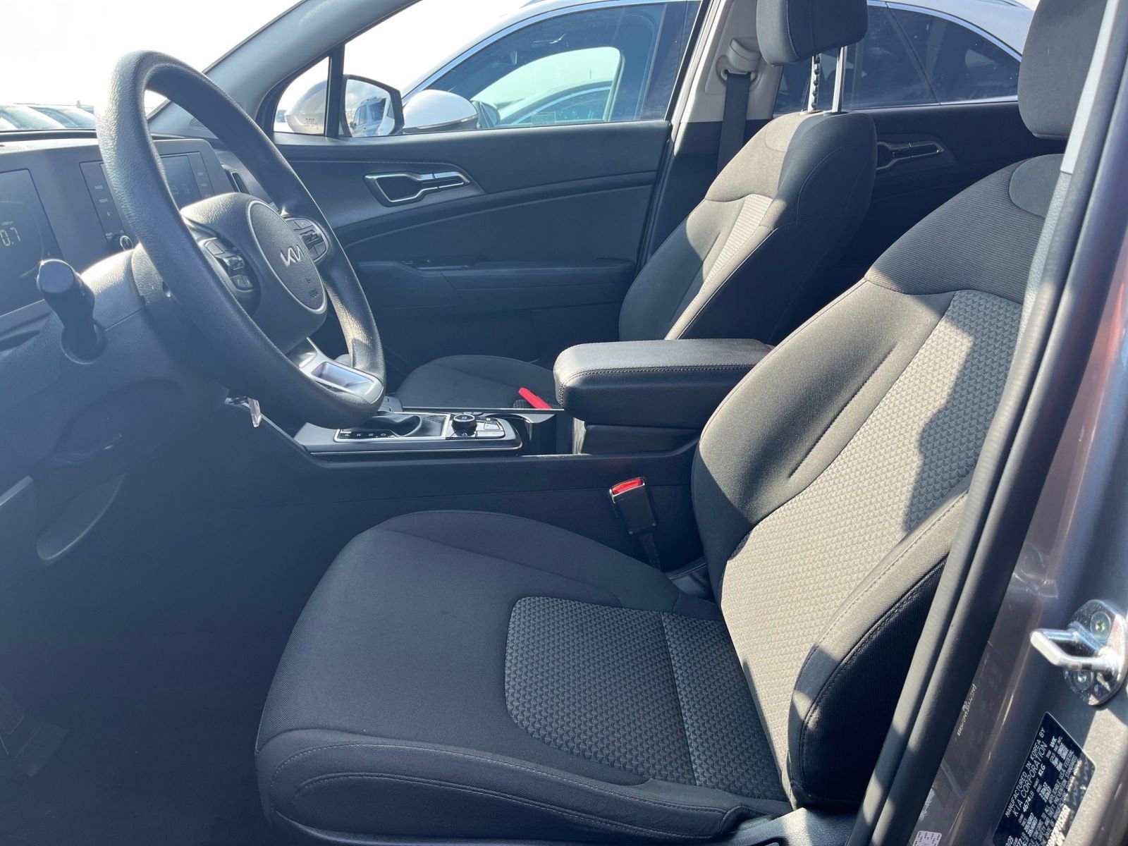 Used 2023 Kia Sportage LX image 28