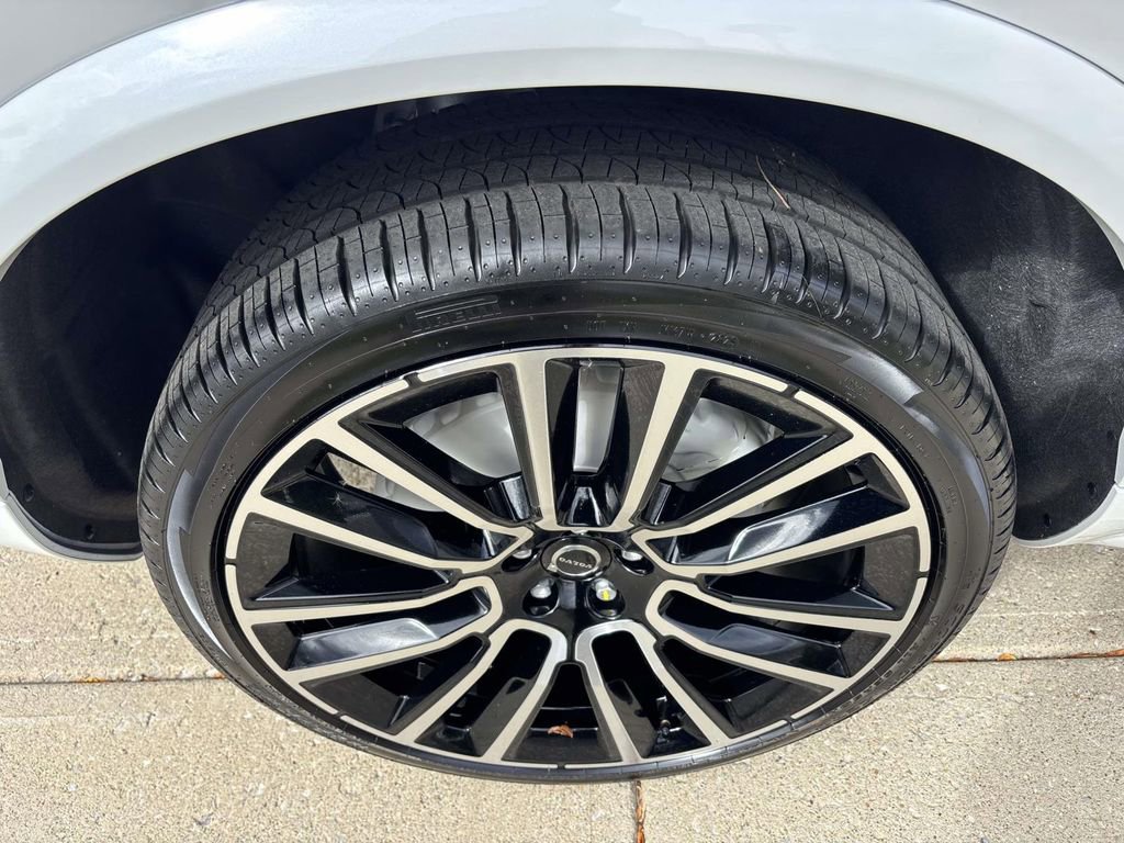 New 2026 Volvo XC90 B6 Plus w/ Protection Package Premier image 10