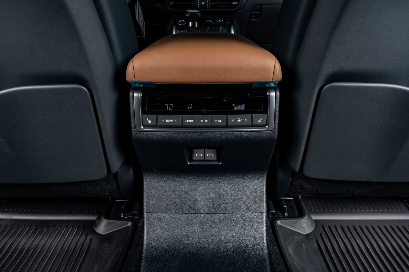 Used 2025 Lexus GX 550 w/ Accessory Package (2T) image 33