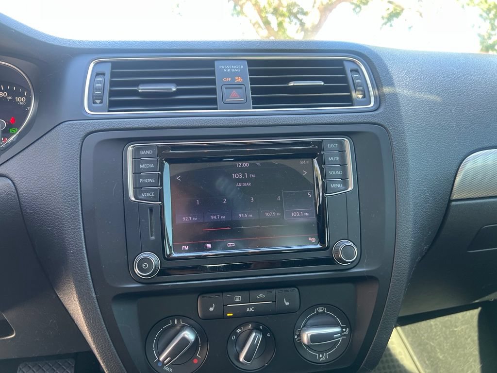 Used 2017 Volkswagen Jetta SE FWD image 12