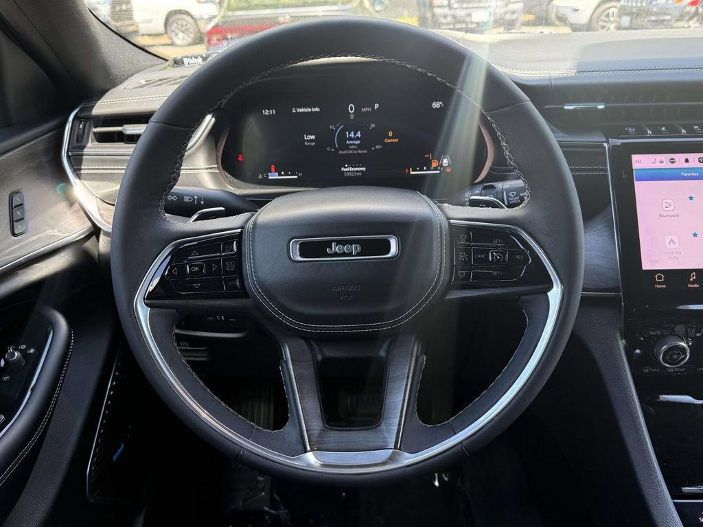 Used 2023 Jeep Grand Cherokee Overland AWD/4WD image 15