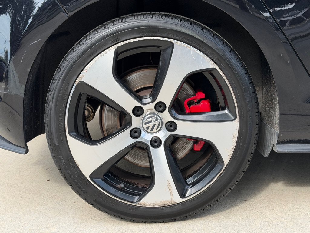Used 2017 Volkswagen GTI SE FWD image 13