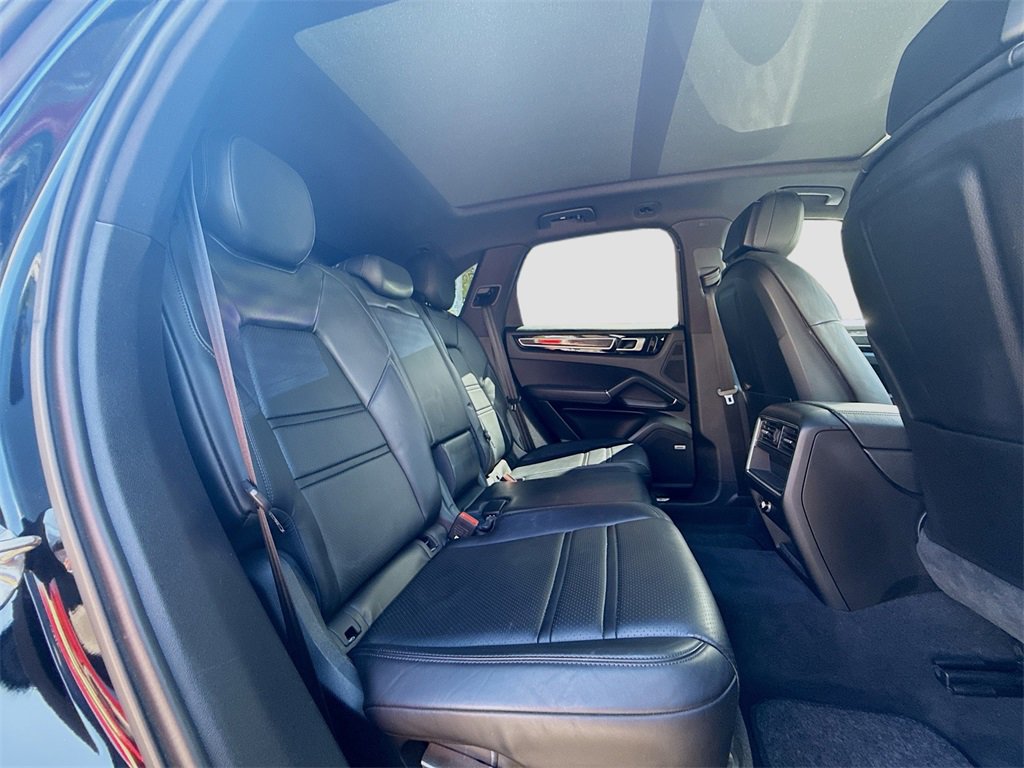 Used 2019 Porsche Cayenne Base w/ Premium Package image 30