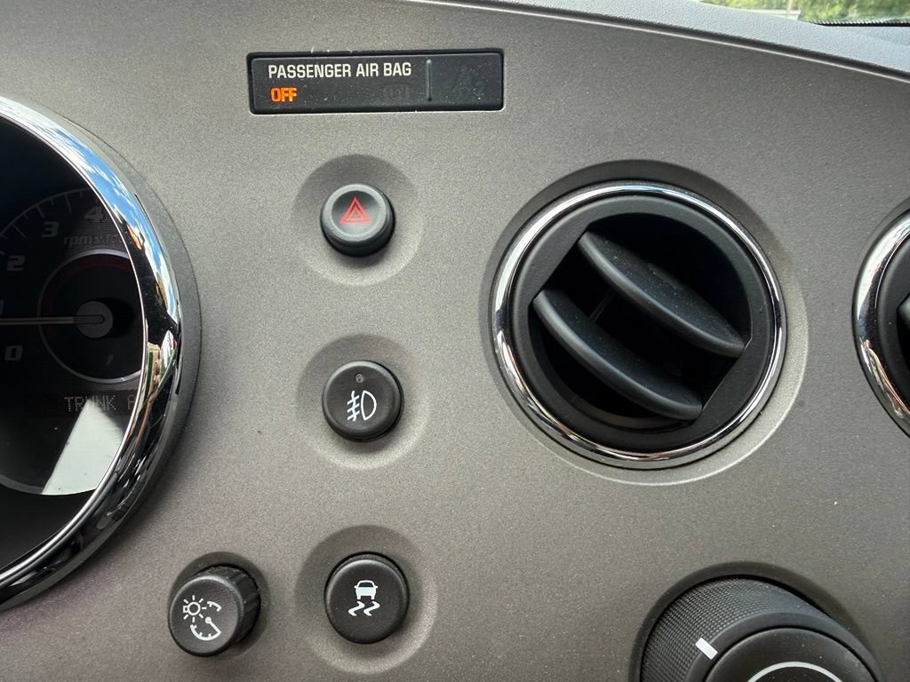 Used 2007 Pontiac Solstice GXP w/ Premium Package RWD image 17