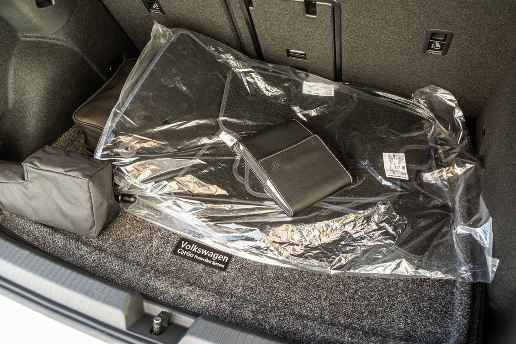 Used 2024 Volkswagen Golf R image 32