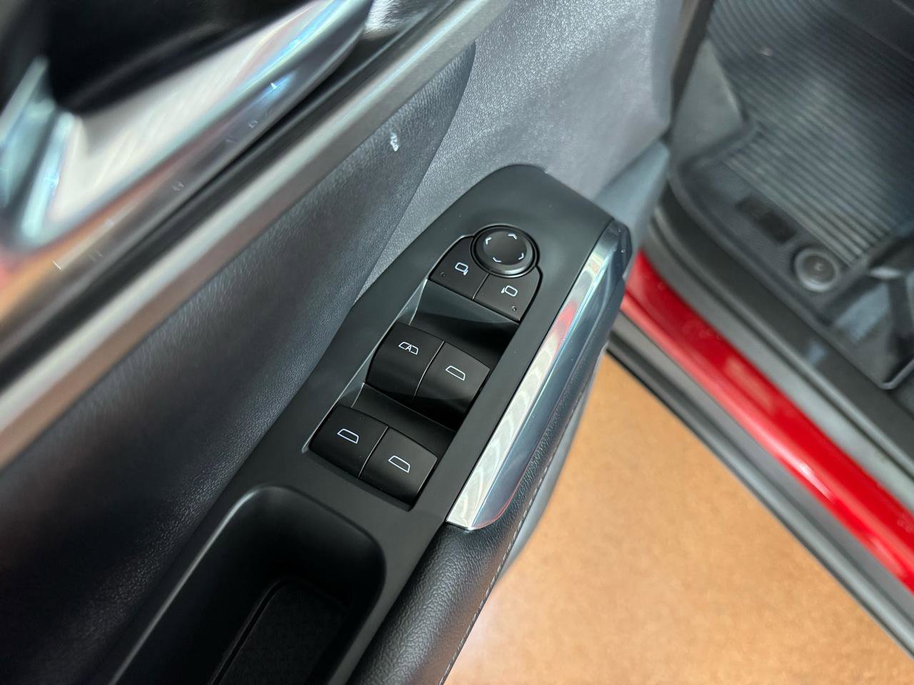 Used 2026 Chevrolet Traverse LT w/ Driver Confidence Package image 16