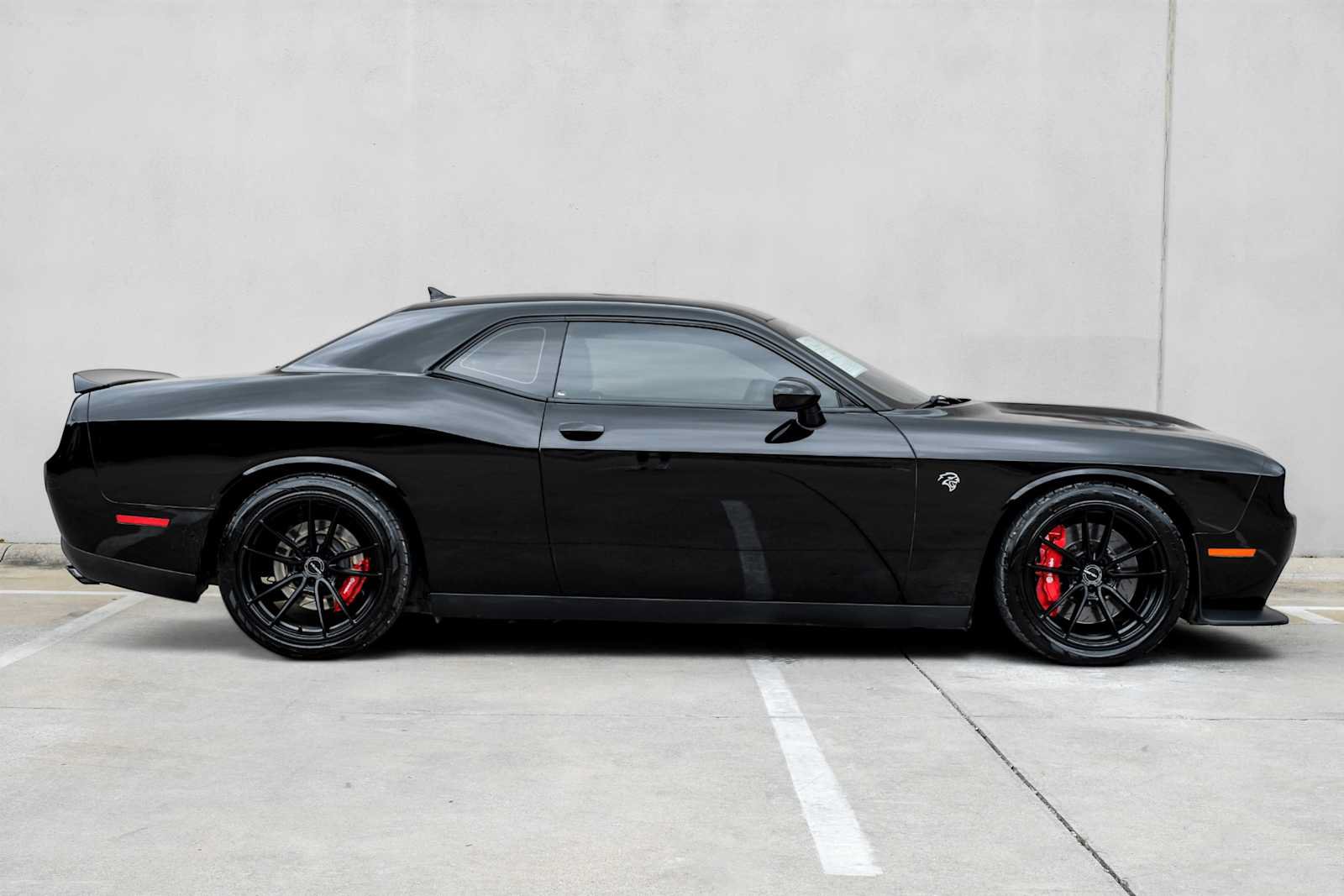 Used 2016 Dodge Challenger SRT Hellcat RWD image 5