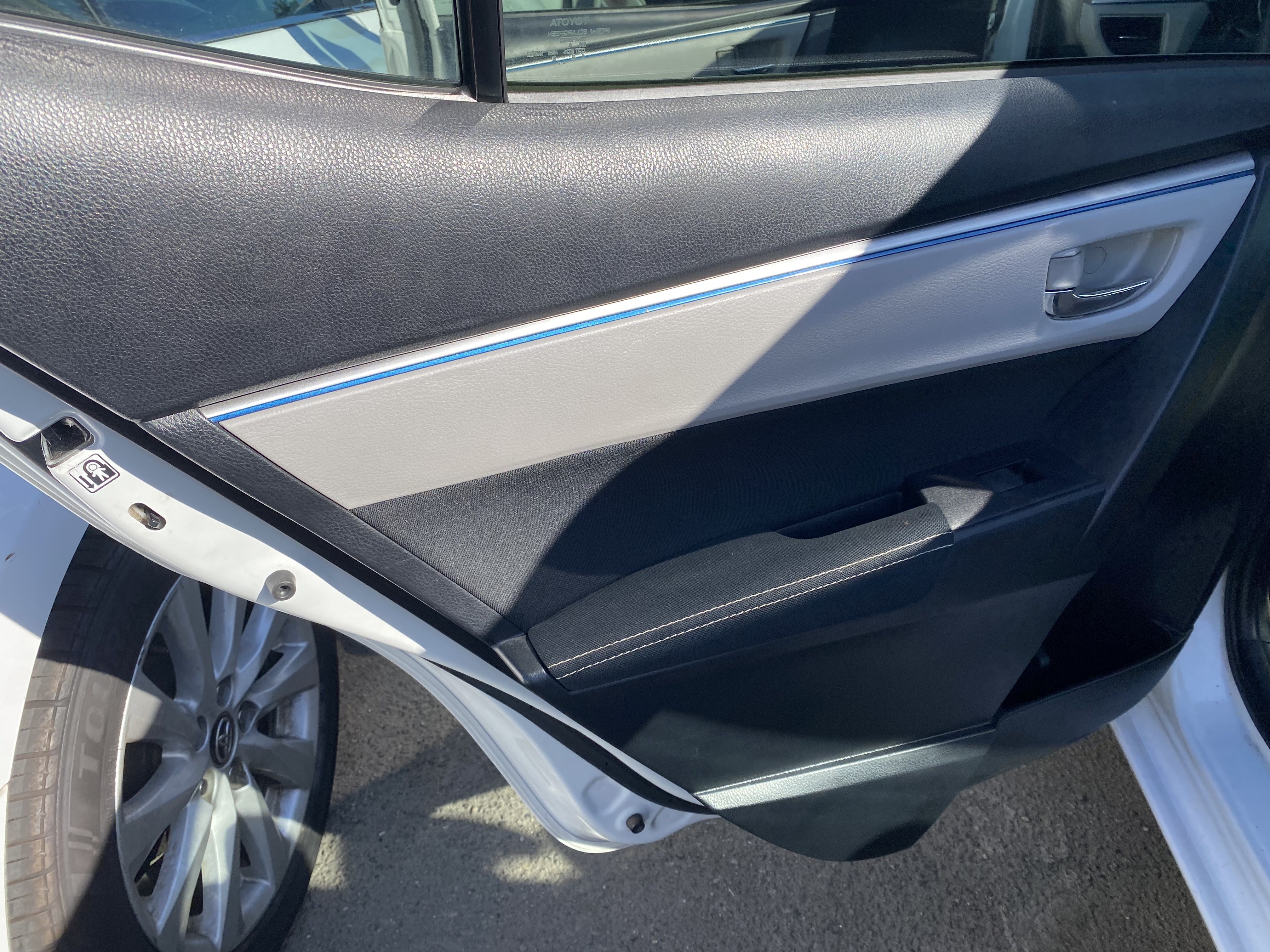Used 2015 Toyota Corolla LE FWD image 11