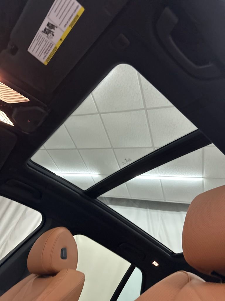 Used 2024 BMW X5 xDrive40i w/ Parking Assistance Package AWD/4WD image 18