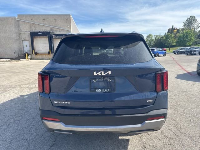 Certified 2024 Kia Sorento S w/ Panoramic Sunroof Package AWD/4WD image 4
