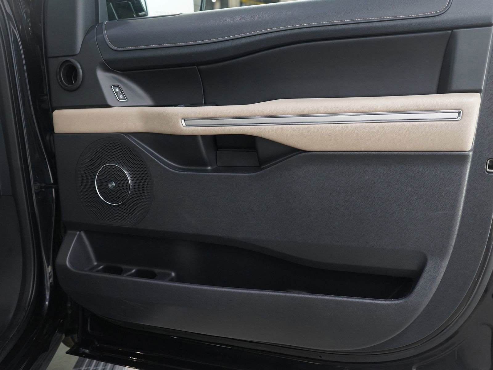 Used 2024 Ford Expedition Max Limited image 11