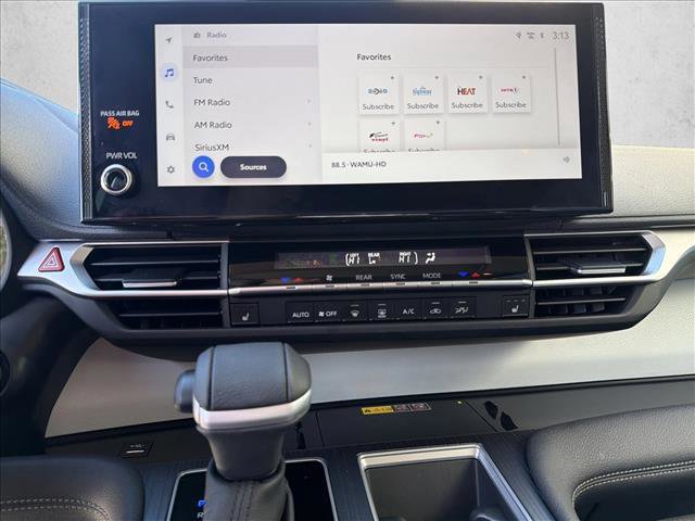 Used 2025 Toyota Sienna XLE image 19