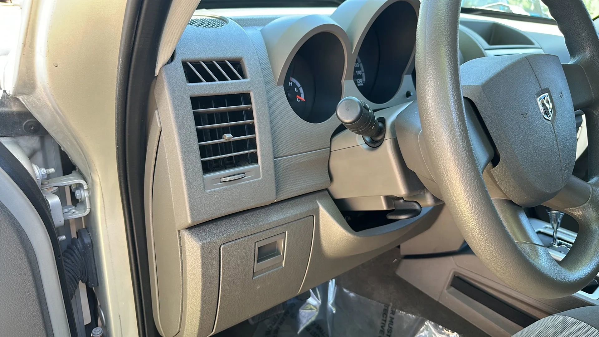 Used 2008 Dodge Nitro SXT image 29