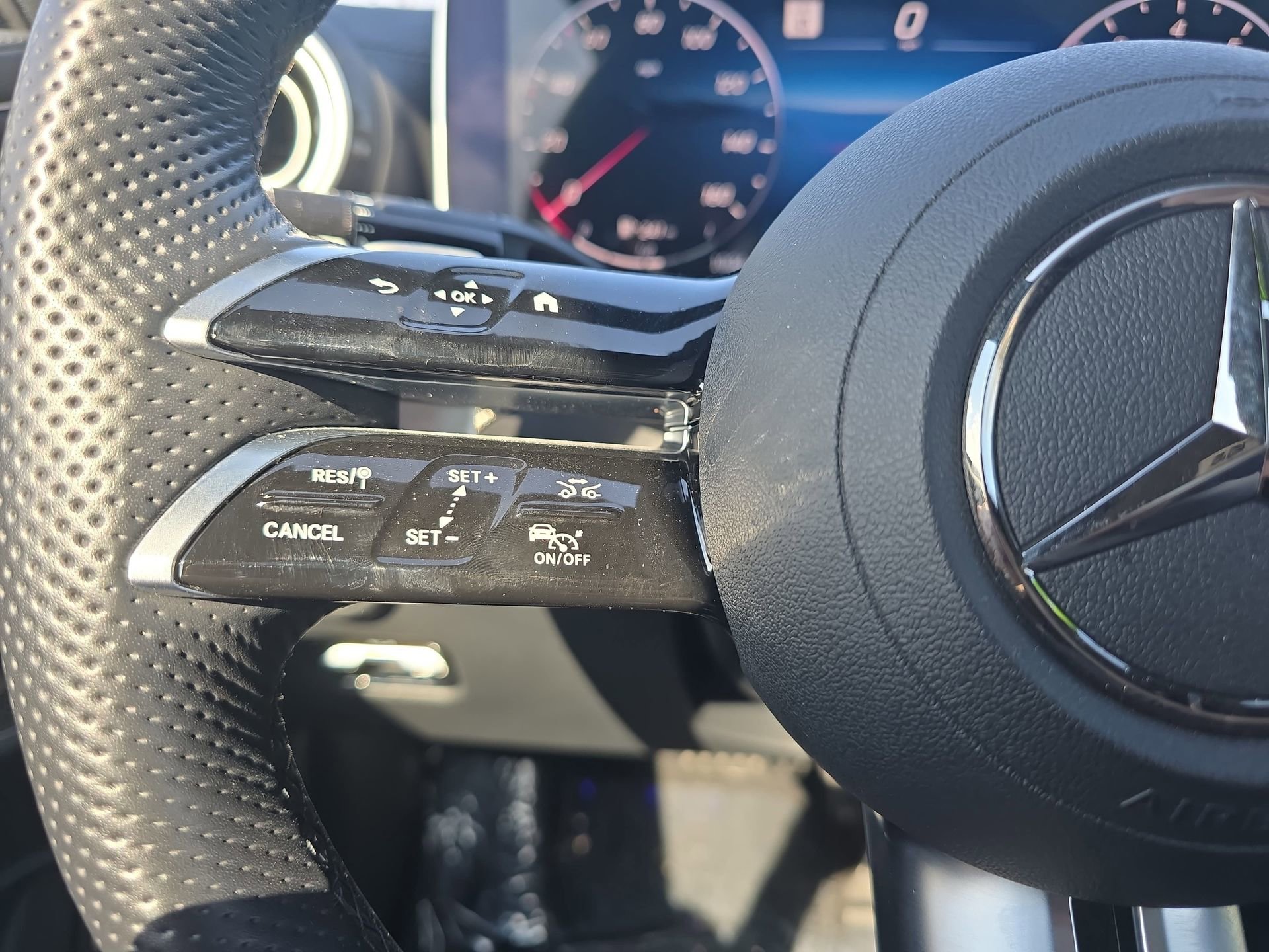 Certified 2025 Mercedes-Benz CLE 300 4MATIC Coupe image 17