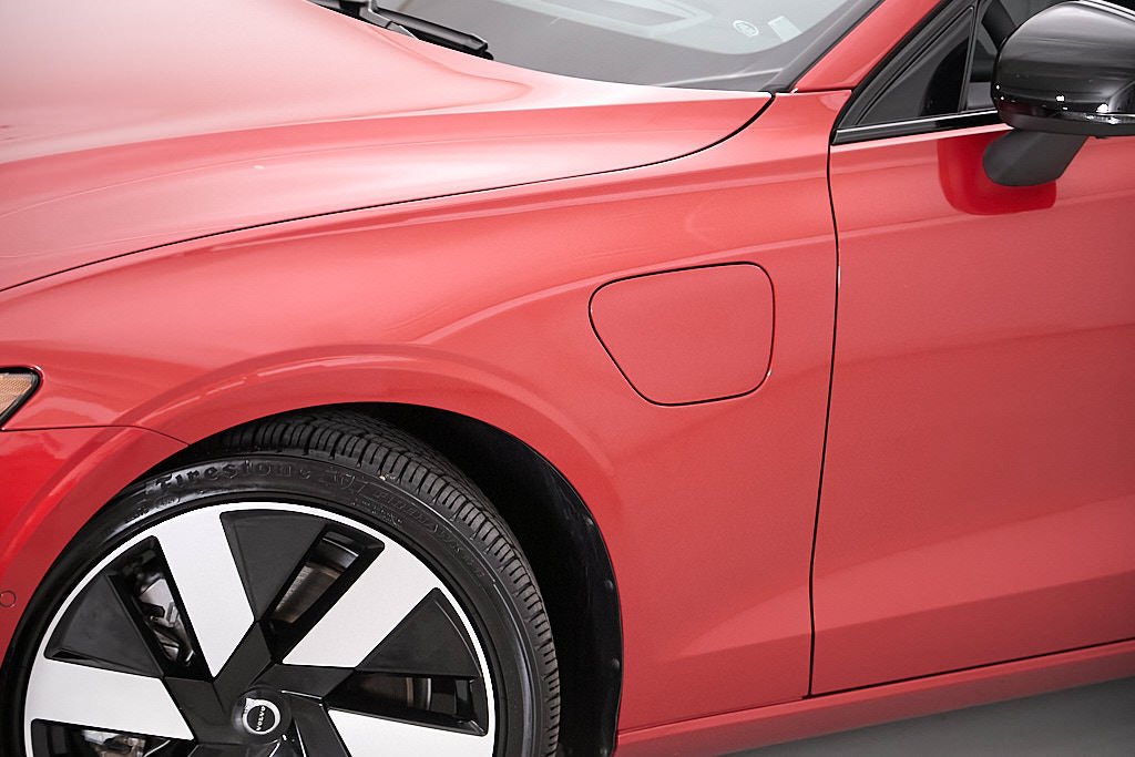 Certified 2024 Volvo S60 T8 Ultimate AWD/4WD image 4
