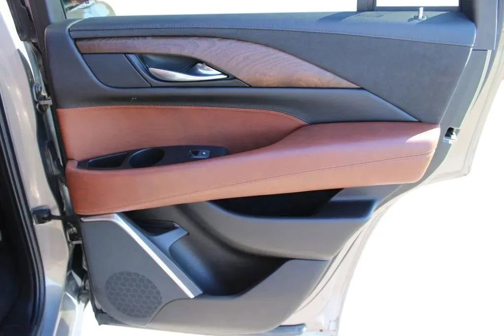 Used 2018 Cadillac Escalade Premium Luxury image 24